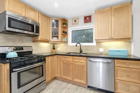 39 Elizabeth Street W Clearview ON L0M 1G0