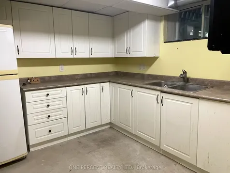 18 Craig Crescent N Barrie ON L4N 5X2