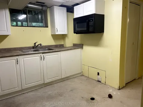 18 Craig Crescent N Barrie ON L4N 5X2