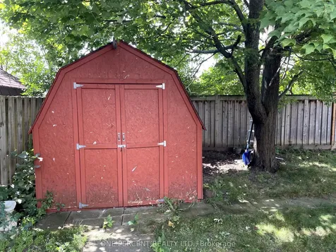 18 Craig Crescent N Barrie ON L4N 5X2