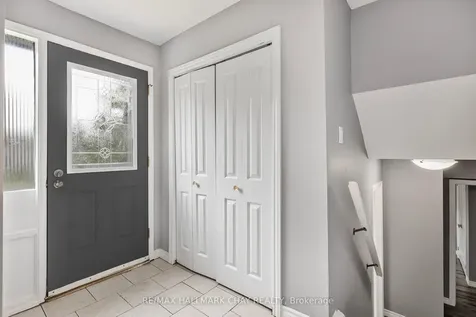 95 Farmingdale Crescent Barrie ON L4M 5E6