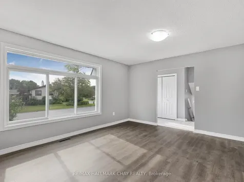 95 Farmingdale Crescent Barrie ON L4M 5E6