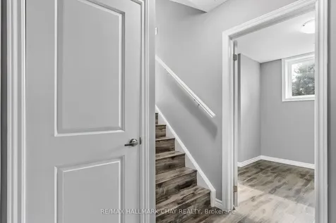 95 Farmingdale Crescent Barrie ON L4M 5E6