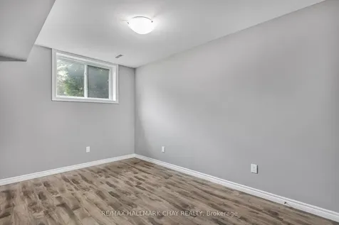 95 Farmingdale Crescent Barrie ON L4M 5E6