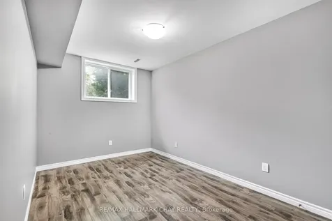 95 Farmingdale Crescent Barrie ON L4M 5E6