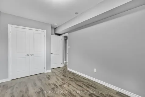 95 Farmingdale Crescent Barrie ON L4M 5E6