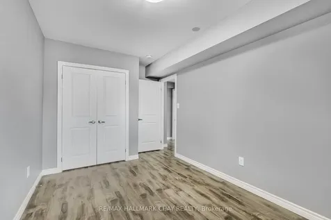 95 Farmingdale Crescent Barrie ON L4M 5E6