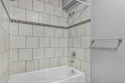 95 Farmingdale Crescent Barrie ON L4M 5E6