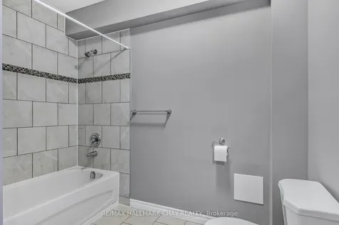 95 Farmingdale Crescent Barrie ON L4M 5E6