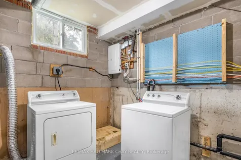 95 Farmingdale Crescent Barrie ON L4M 5E6