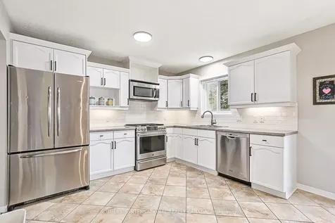 2 Bush Street Collingwood ON L9Y 4S9