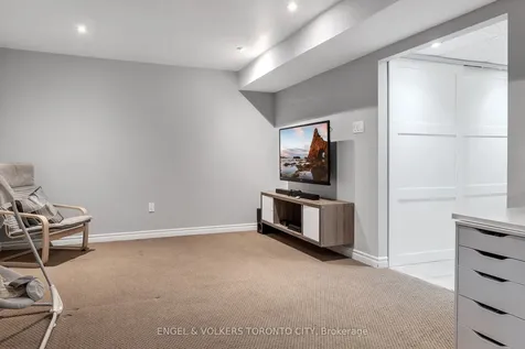 9 Coronation Parkway Barrie ON L4M 7J9