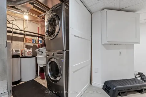 9 Coronation Parkway Barrie ON L4M 7J9