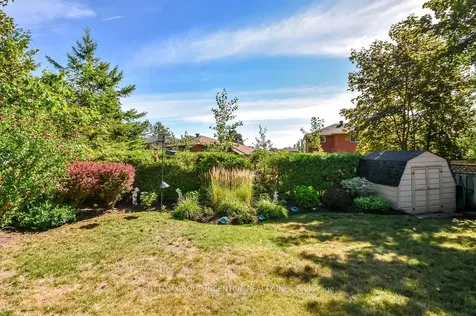 17 Kenny Crescent Barrie ON L4N 6C7