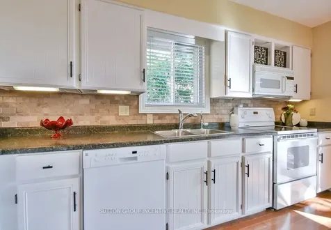 17 Kenny Crescent Barrie ON L4N 6C7