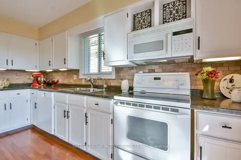 17 Kenny Crescent Barrie ON L4N 6C7