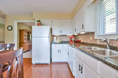 17 Kenny Crescent Barrie ON L4N 6C7