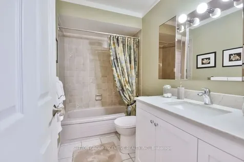 17 Kenny Crescent Barrie ON L4N 6C7