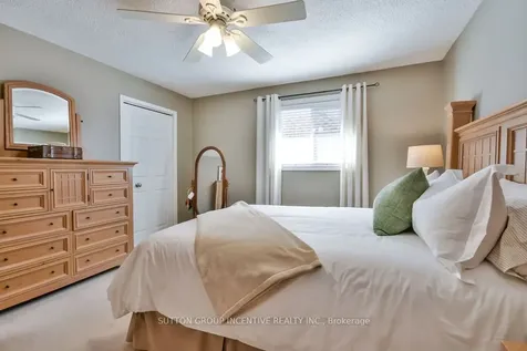 17 Kenny Crescent Barrie ON L4N 6C7