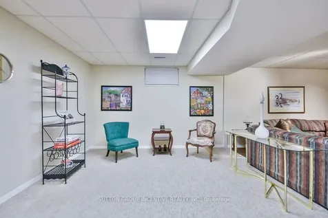 17 Kenny Crescent Barrie ON L4N 6C7