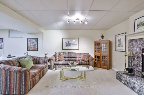 17 Kenny Crescent Barrie ON L4N 6C7