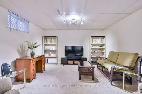 17 Kenny Crescent Barrie ON L4N 6C7