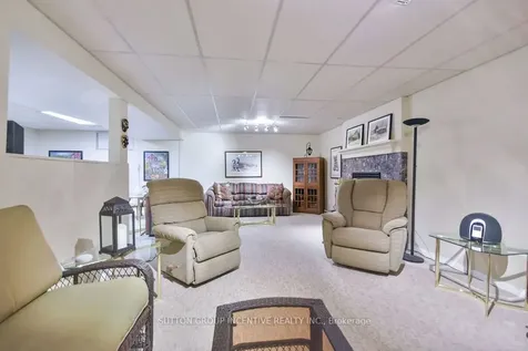 17 Kenny Crescent Barrie ON L4N 6C7