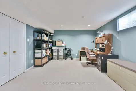 17 Kenny Crescent Barrie ON L4N 6C7