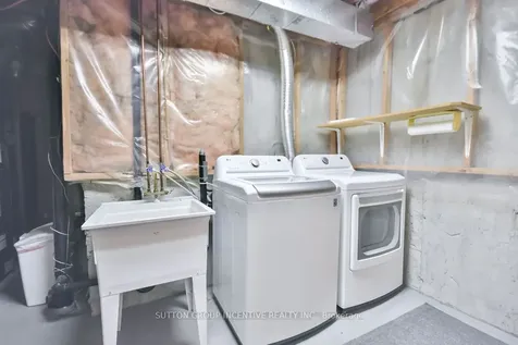 17 Kenny Crescent Barrie ON L4N 6C7