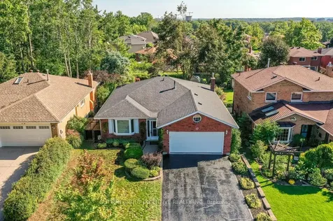 17 Kenny Crescent Barrie ON L4N 6C7
