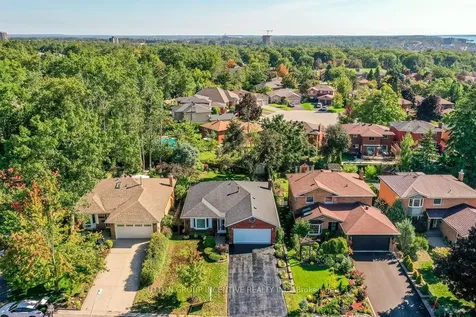 17 Kenny Crescent Barrie ON L4N 6C7