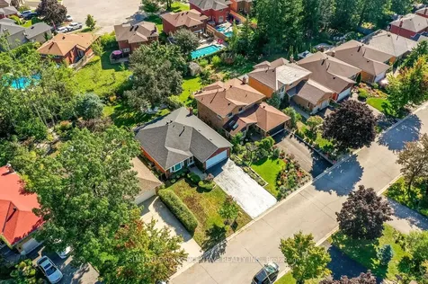 17 Kenny Crescent Barrie ON L4N 6C7