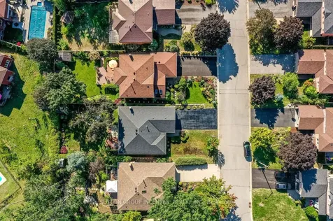 17 Kenny Crescent Barrie ON L4N 6C7