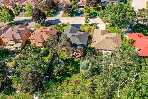 17 Kenny Crescent Barrie ON L4N 6C7