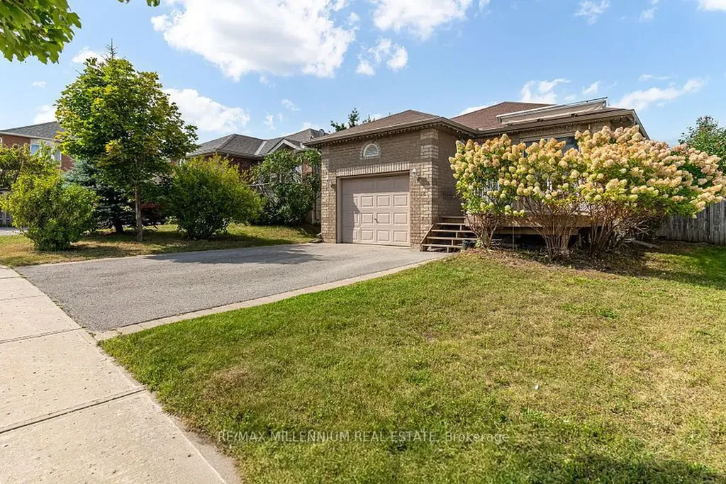 44 Hanmer Street E Barrie ON L4M 6V1