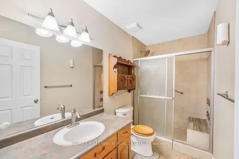 44 Hanmer Street E Barrie ON L4M 6V1