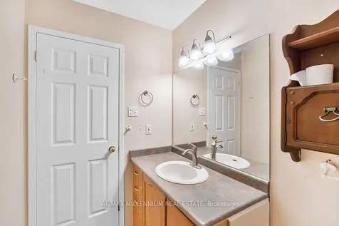 44 Hanmer Street E Barrie ON L4M 6V1