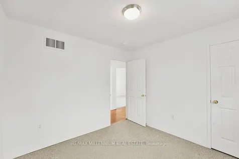 44 Hanmer Street E Barrie ON L4M 6V1