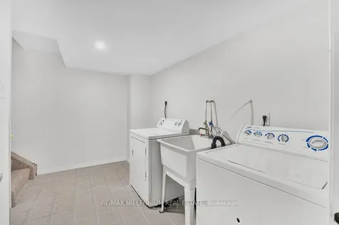 44 Hanmer Street E Barrie ON L4M 6V1