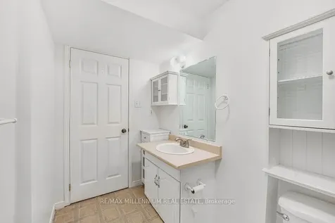 44 Hanmer Street E Barrie ON L4M 6V1