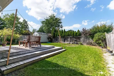 44 Hanmer Street E Barrie ON L4M 6V1