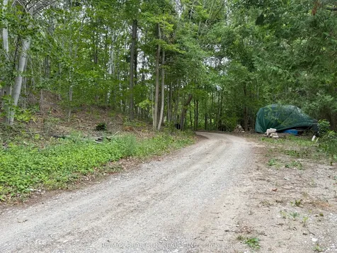 2089 Dwinnell Road Barrie ON L4M 4Y8