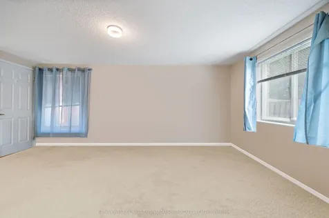 11 Raymond Crescent Barrie ON L4N 0V4