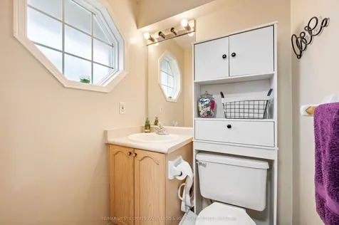 11 Raymond Crescent Barrie ON L4N 0V4