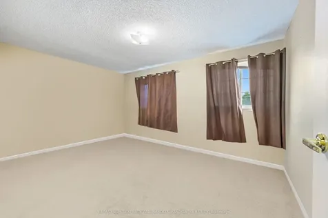 11 Raymond Crescent Barrie ON L4N 0V4