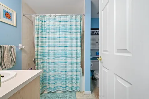 11 Raymond Crescent Barrie ON L4N 0V4