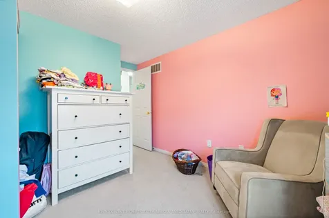 11 Raymond Crescent Barrie ON L4N 0V4