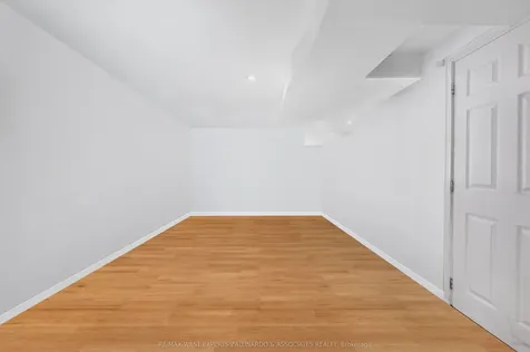 11 Raymond Crescent Barrie ON L4N 0V4