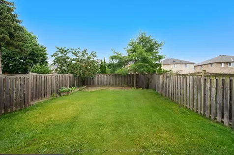 11 Raymond Crescent Barrie ON L4N 0V4