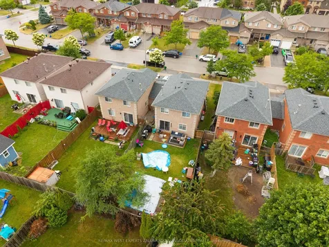 11 Raymond Crescent Barrie ON L4N 0V4